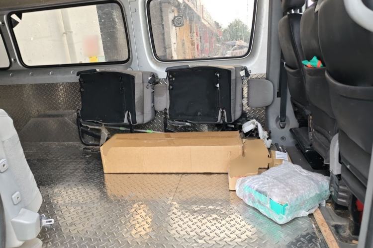 Used Foton Toano 2019 2.5T E7 (5.6 meters) 6-seater 4J25TC3 Left Rear Seat