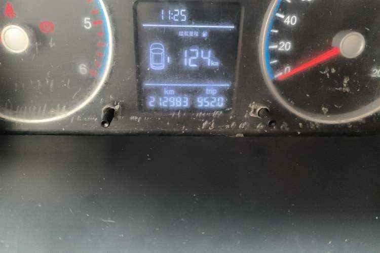 Used Foton Toano 2019 2.5T E Long Wheelbase 7-Seater 4J25TC3 Odometer Close Up