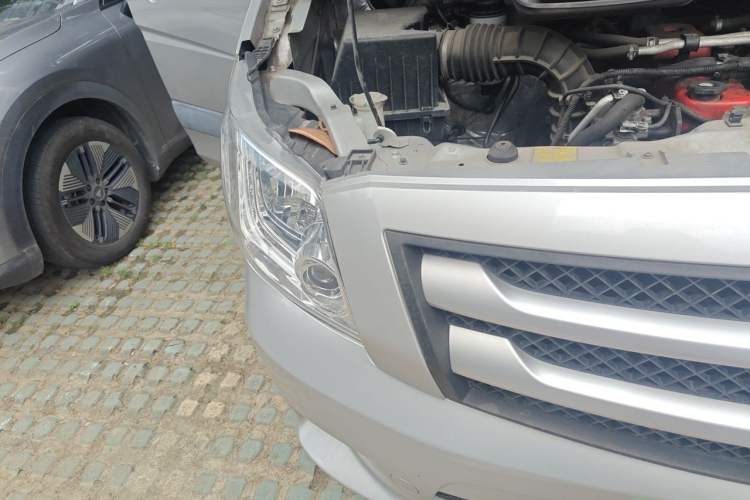 Used Foton Toano 2019 2.5T E7 (5.6 meters) 6-seater 4J25TC3 Right Front Headlight