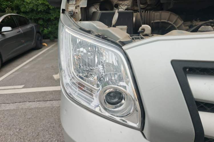 Used Foton Toano 2019 2.5T E Short Wheelbase 5/6-Seater 4J25TC3 Right Front Headlight