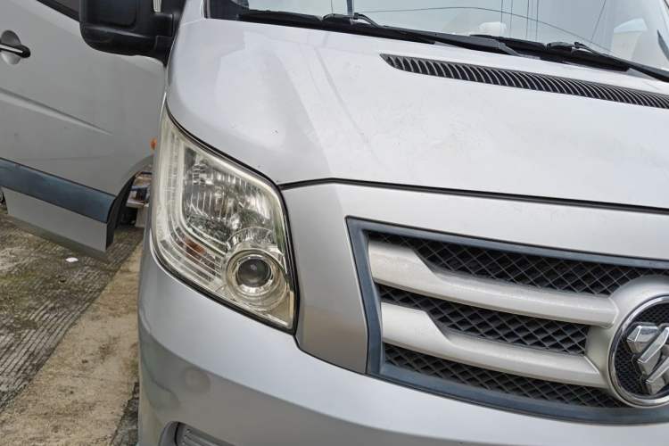 Used Foton Toano 2019 2.5T E7 (5.6 meters) 6-seater 4J25TC3 Right Front Headlight