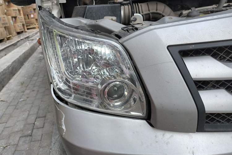 Used Foton Toano 2019 2.5T E Short Wheelbase 5/6-Seater 4J25TC3 Right Front Headlight