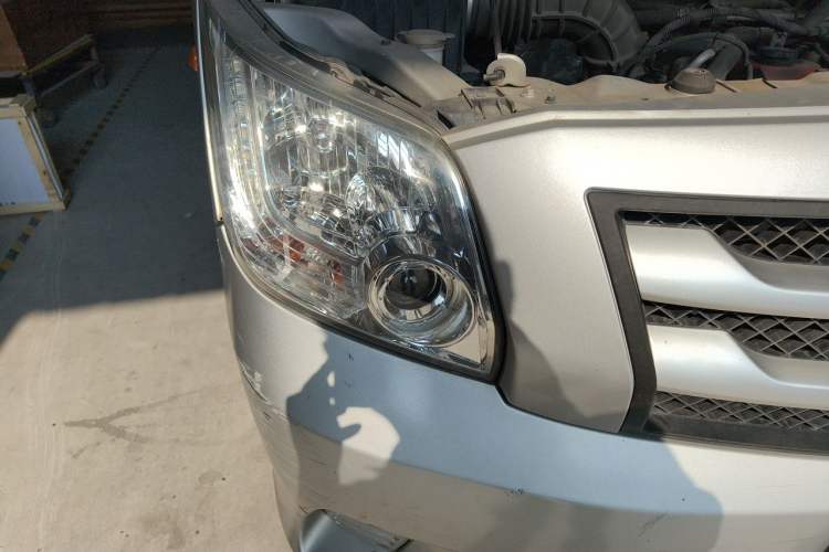 Used Foton Toano 2019 2.5T E Long Wheelbase 7-Seater 4J25TC3 Right Front Headlight