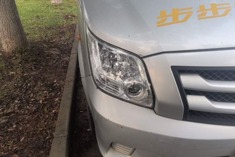 Used Foton Toano 2019 2.5T Multi-Function Long-Wheelbase Mid-Height 5-7 Seater 4J25TC3 Right Front Headlight