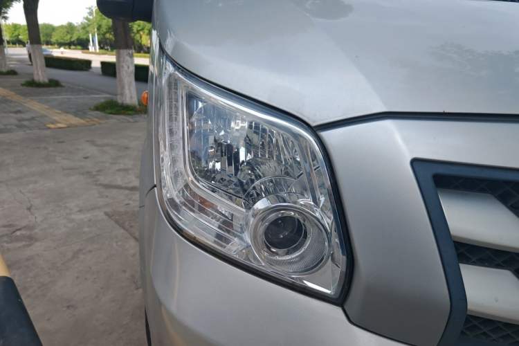 Used Foton Toano 2019 2.5T E Short Wheelbase 5/6-Seater 4J25TC3 Right Front Headlight