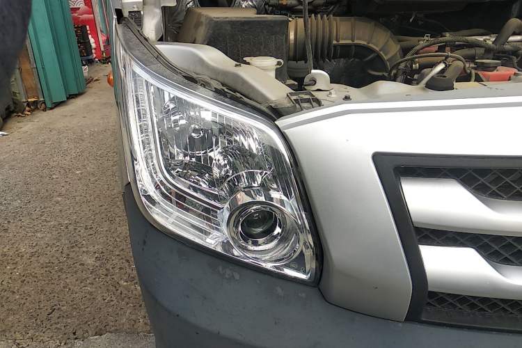 Used Foton Toano 2019 2.5T Multi-Function Short Wheelbase Flat Roof 5-7 Seater 4J25TC3 Right Front Headlight