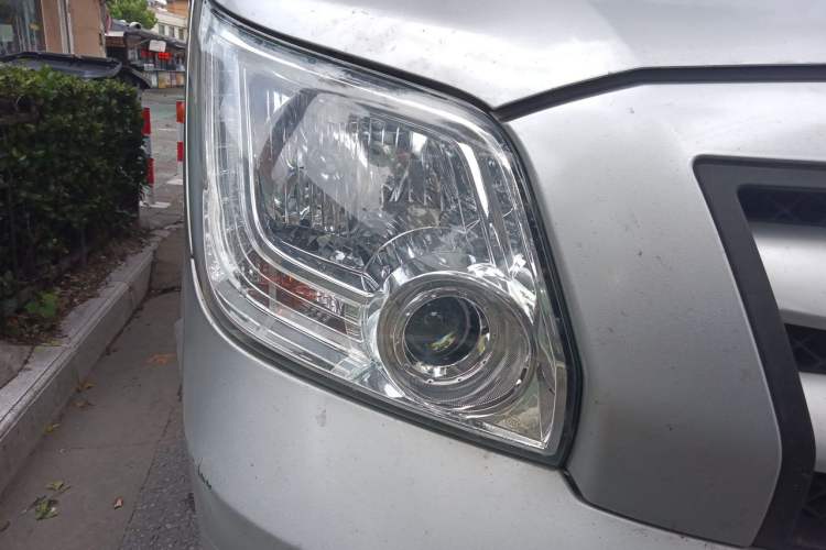 Used Foton Toano 2019 2.5T Extended-Wheelbase Mid-Roof 5-7 Seater 4J25TC3 Right Front Headlight