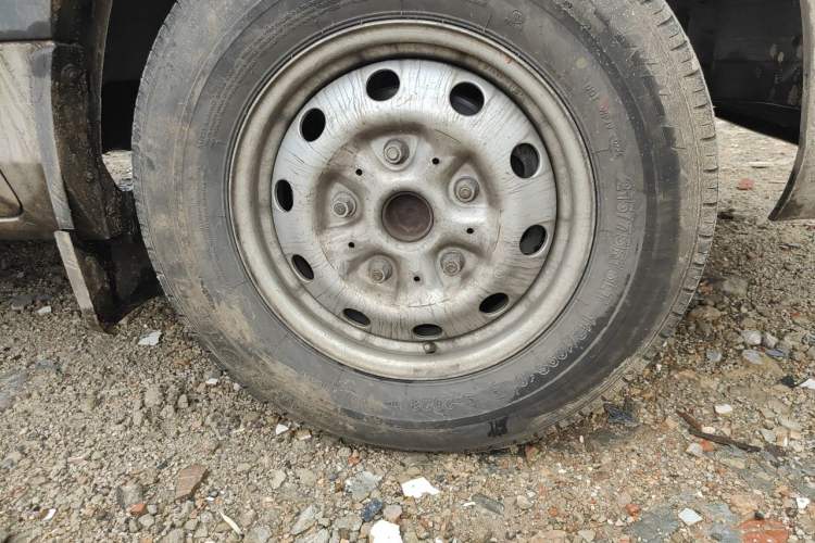 Used Foton Toano 2019 2.5T E7 (5.6 meters) 6-seater 4J25TC3 Right Front Wheel Hub