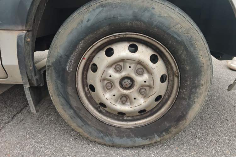 Used Foton Toano 2019 2.5T E Short Wheelbase 5/6-Seater 4J25TC3 Right Front Wheel Hub