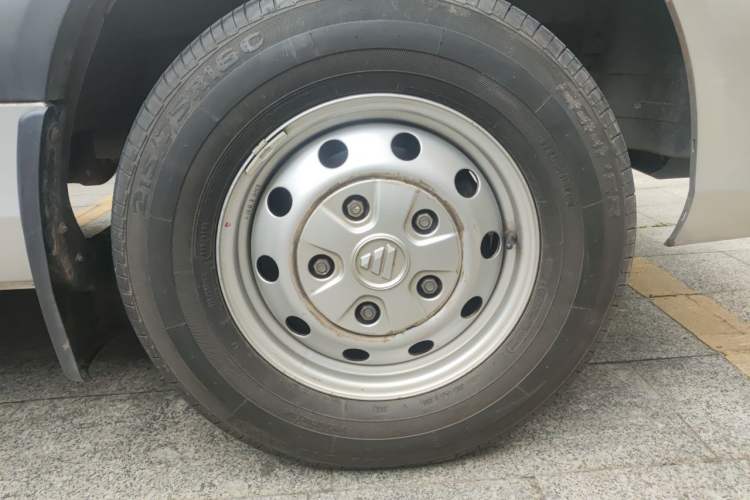 Used Foton Toano 2019 2.5T Flat-Top 5-Seater Open-Window 4J25TC3 Right Front Wheel Hub