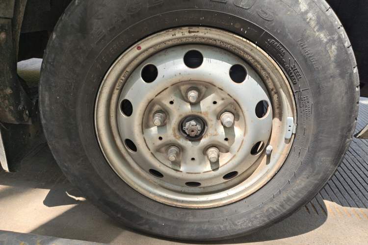 Used Foton Toano 2019 2.5T E Long Wheelbase 7-Seater 4J25TC3 Right Front Wheel Hub