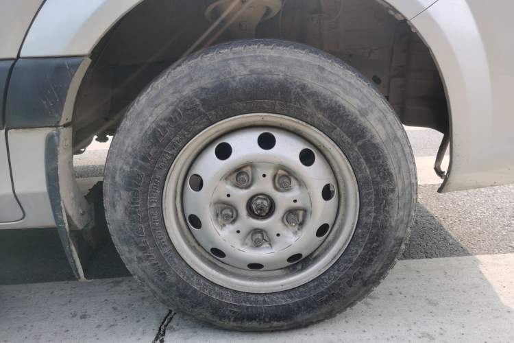 Used Foton Toano 2019 2.5T Flat-Top 5-Seater Open-Window 4J25TC3 Right Front Wheel Hub