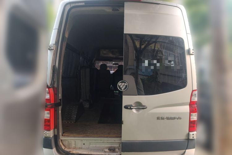 Used Foton Toano 2019 2.5T E Long Wheelbase 7-Seater 4J25TC3 Trunk