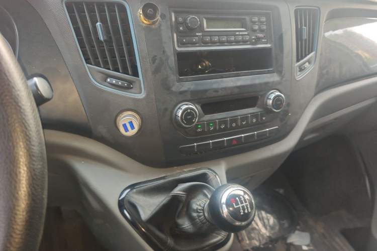 Used Foton Toano 2019 2.8T Van Short Wheelbase Mid-Roof 3-Seater 4J28TC3 Audio And AC Panel