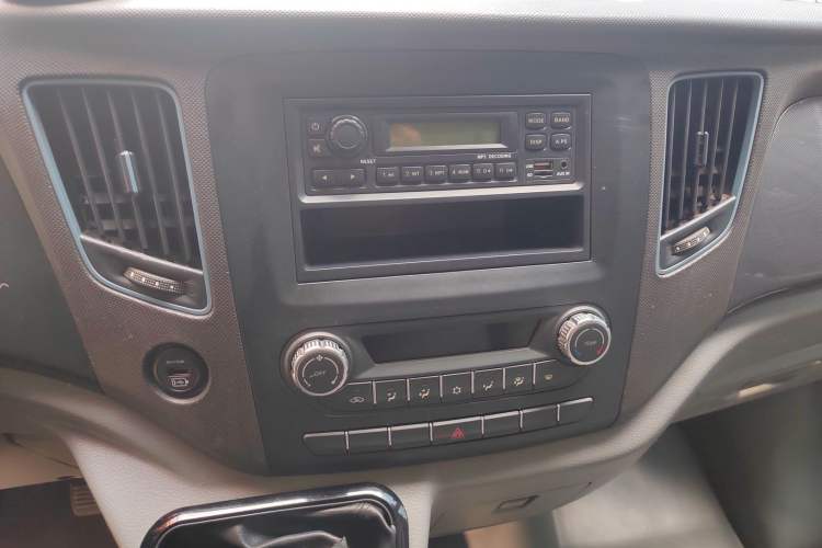 Used Foton Toano 2019 2.5T Flat-Top 5-Seater Open-Window 4J25TC3 Audio And AC Panel