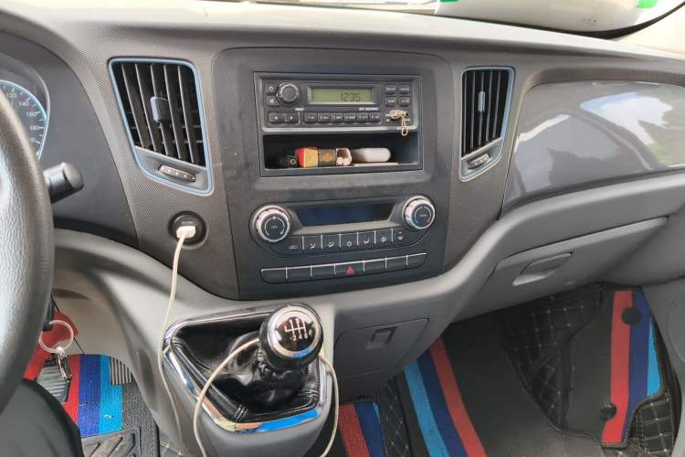 Used Foton Toano 2019 2.0T E Short Wheelbase 5/6-Seater 4G20TI2 Audio And AC Panel