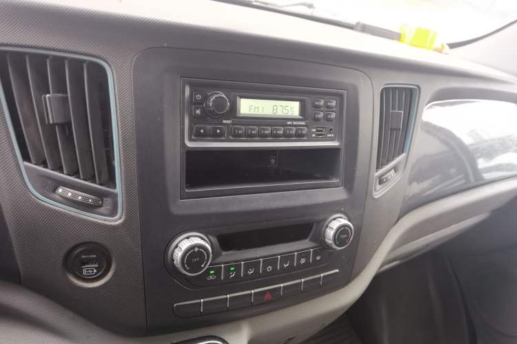 Used Foton Toano 2019 2.5T E7 (5.6 meters) 6-seater 4J25TC3 Audio And AC Panel