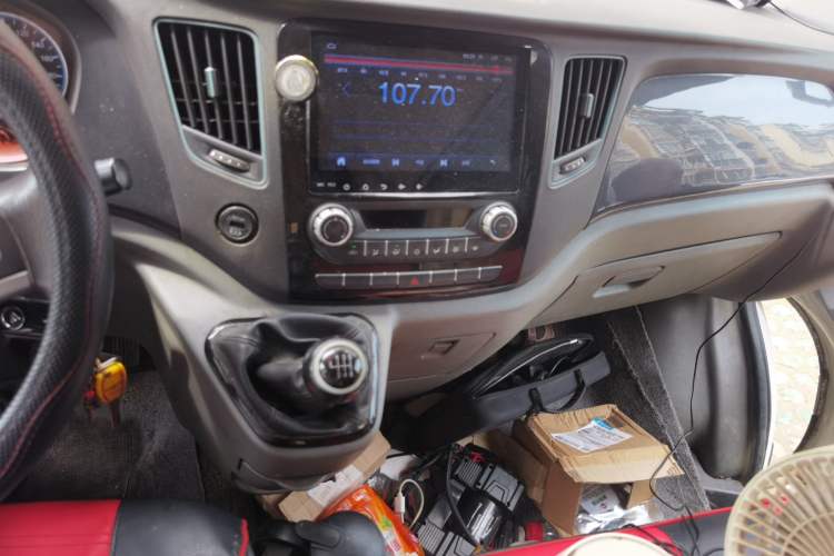 Used Foton Toano 2019 2.5T E7 (5.6 meters) 6-seater 4J25TC3 Audio And AC Panel