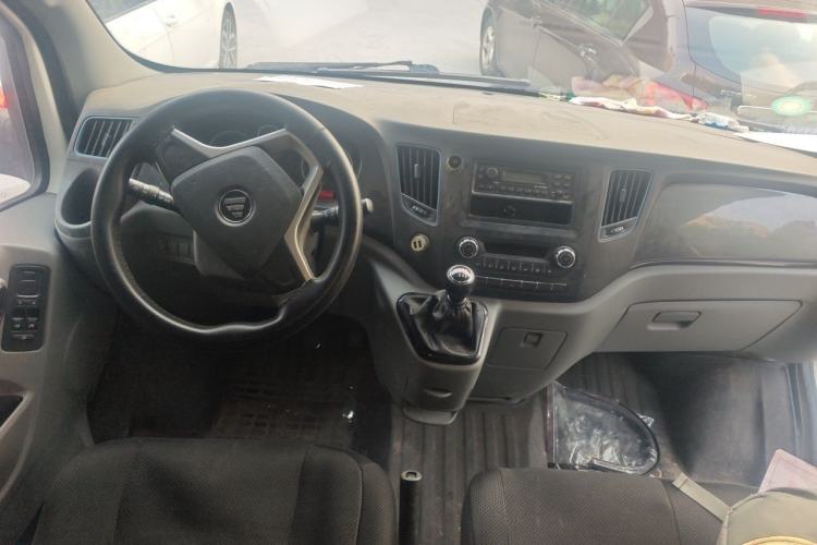 Used Foton Toano 2019 2.8T Van Short Wheelbase Mid-Roof 3-Seater 4J28TC3 Center Console
