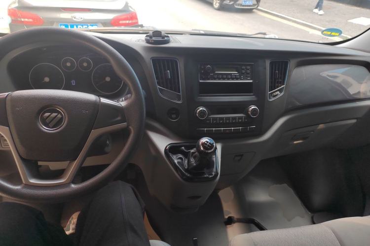 Used Foton Toano 2019 2.5T Flat-Top 5-Seater Open-Window 4J25TC3 Center Console