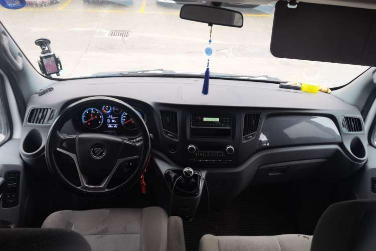 Used Foton Toano 2019 2.5T E7 (5.6 meters) 6-seater 4J25TC3 Center Console