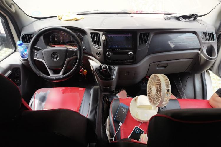 Used Foton Toano 2019 2.5T E7 (5.6 meters) 6-seater 4J25TC3 Center Console