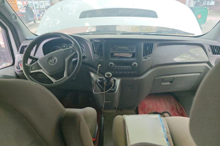Used Foton Toano 2019 2.5T Flat-Top 5-Seater Open-Window 4J25TC3 Center Console