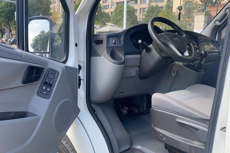 Used Foton Toano 2019 2.5T E Short Wheelbase 5/6-Seater 4J25TC3 Driver Seat