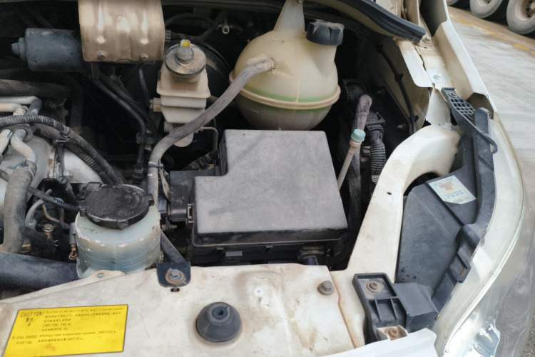 Used Foton Toano 2019 2.5T Flat-Top 5-Seater Open-Window 4J25TC3 Engine Bay Left