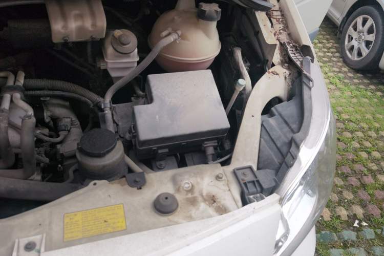 Used Foton Toano 2019 2.5T E7 (5.6 meters) 6-seater 4J25TC3 Engine Bay Left