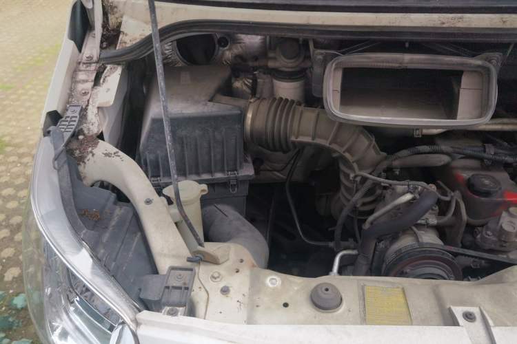 Used Foton Toano 2019 2.5T E7 (5.6 meters) 6-seater 4J25TC3 Engine Bay Right
