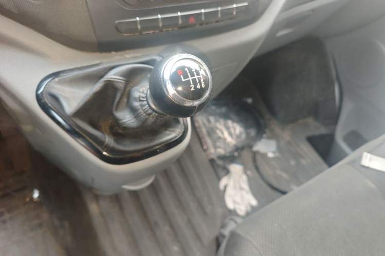 Used Foton Toano 2019 2.8T Van Short Wheelbase Mid-Roof 3-Seater 4J28TC3 Gear Lever
