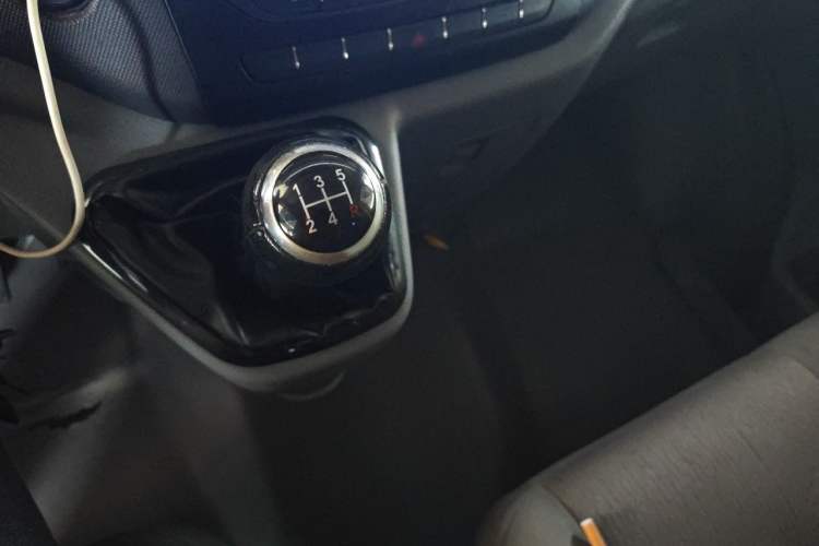 Used Foton Toano 2019 2.5T Flat-Top 5-Seater Open-Window 4J25TC3 Gear Lever