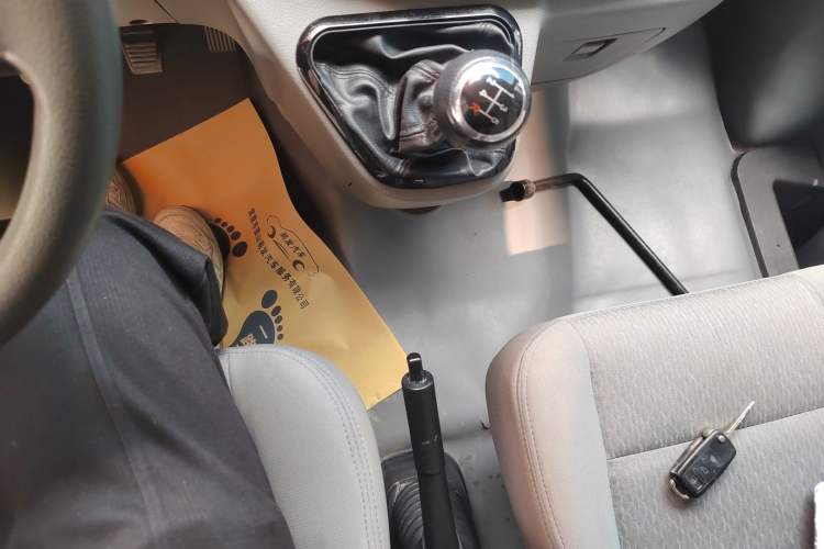 Used Foton Toano 2019 2.5T Flat-Top 5-Seater Open-Window 4J25TC3 Gear Lever