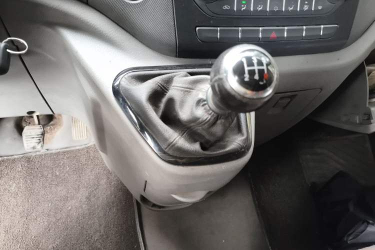 Used Foton Toano 2019 2.5T Flat-Top 5-Seater Open-Window 4J25TC3 Gear Lever