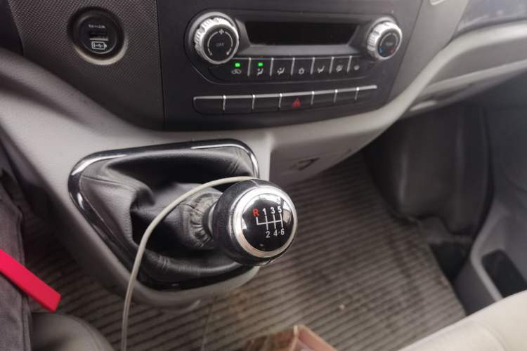 Used Foton Toano 2019 2.5T E7 (5.6 meters) 6-seater 4J25TC3 Gear Lever