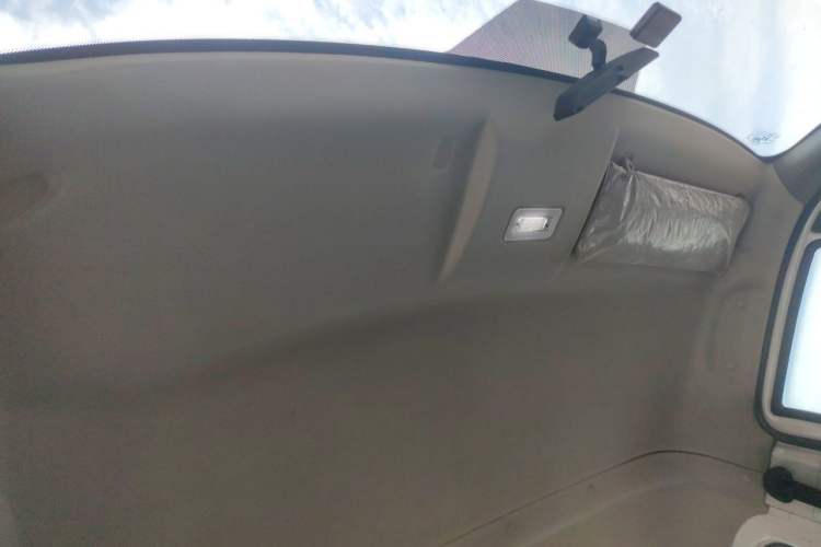 Used Foton Toano 2019 2.5T Flat-Top 5-Seater Open-Window 4J25TC3 Headliner