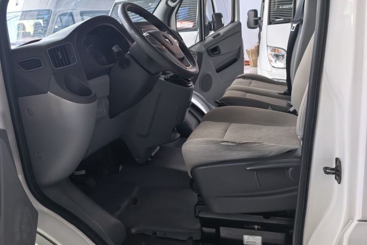 Used Foton Toano 2019 2.5T Flat-Top 5-Seater Open-Window 4J25TC3 Interior 8