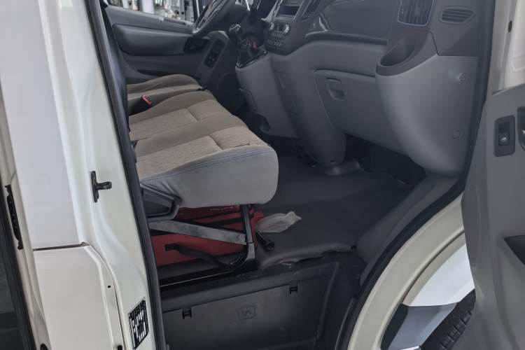 Used Foton Toano 2019 2.5T Flat-Top 5-Seater Open-Window 4J25TC3 Interior 9
