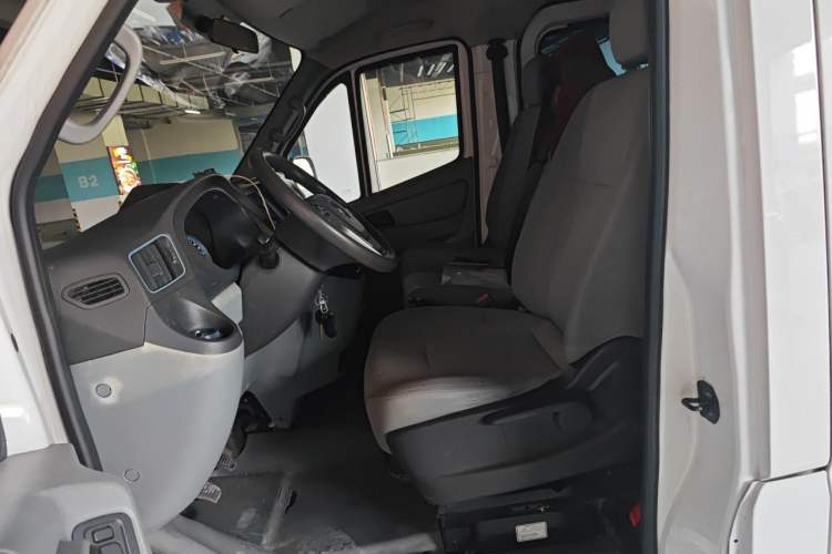 Used Foton Toano 2019 2.5T Flat-Top 5-Seater Open-Window 4J25TC3 Left Front Seat
