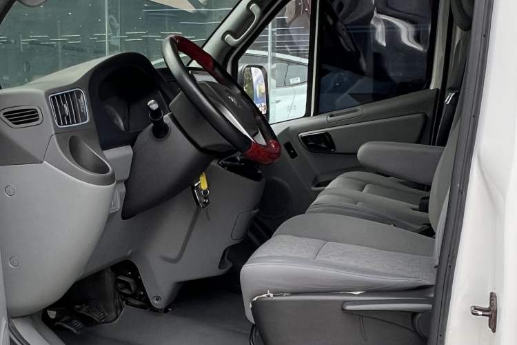 Used Foton Toano 2019 2.5T Flat-Top 5-Seater Open-Window 4J25TC3 Left Front Seat