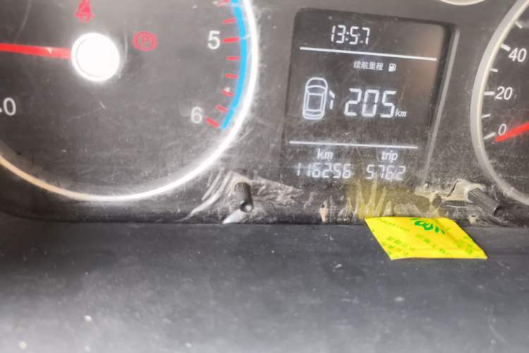 Used Foton Toano 2019 2.5T E Short Wheelbase 5/6-Seater 4J25TC3 Odometer Close Up