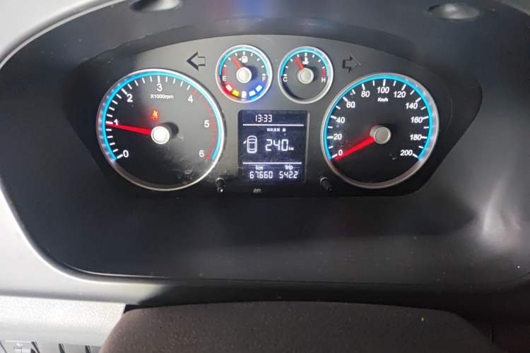 Used Foton Toano 2019 2.5T Flat-Top 5-Seater Open-Window 4J25TC3 Odometer Close Up