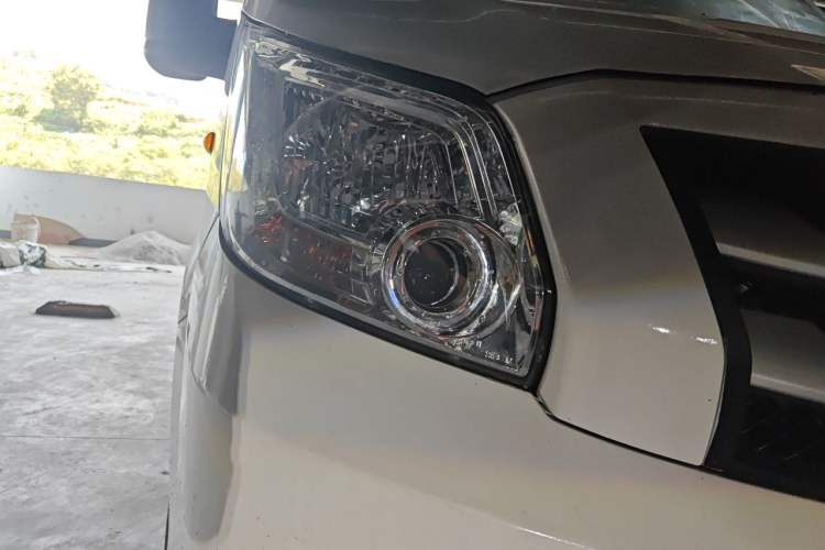 Used Foton Toano 2019 2.5T Flat-Top 5-Seater Open-Window 4J25TC3 Right Front Headlight