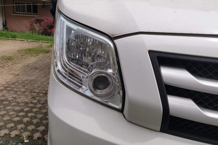 Used Foton Toano 2019 2.5T E7 (5.6 meters) 6-seater 4J25TC3 Right Front Headlight