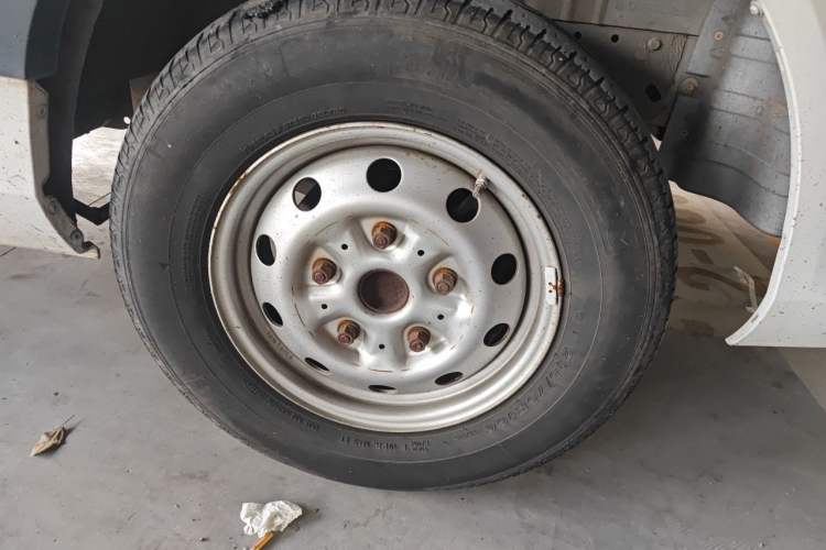 Used Foton Toano 2019 2.5T Flat-Top 5-Seater Open-Window 4J25TC3 Right Front Wheel Hub