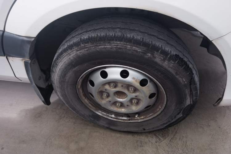 Used Foton Toano 2019 2.5T E7 (5.6 meters) 6-seater 4J25TC3 Right Front Wheel Hub