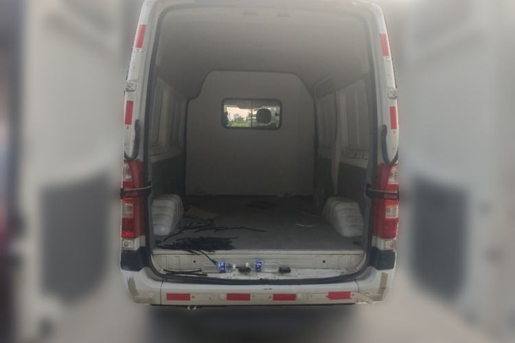 Used Foton Toano 2019 2.8T Van Short Wheelbase Mid-Roof 3-Seater 4J28TC3 Trunk