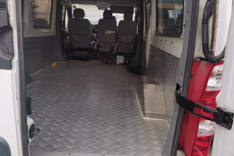 Used Foton Toano 2019 2.5T E7 (5.6 meters) 6-seater 4J25TC3 Trunk