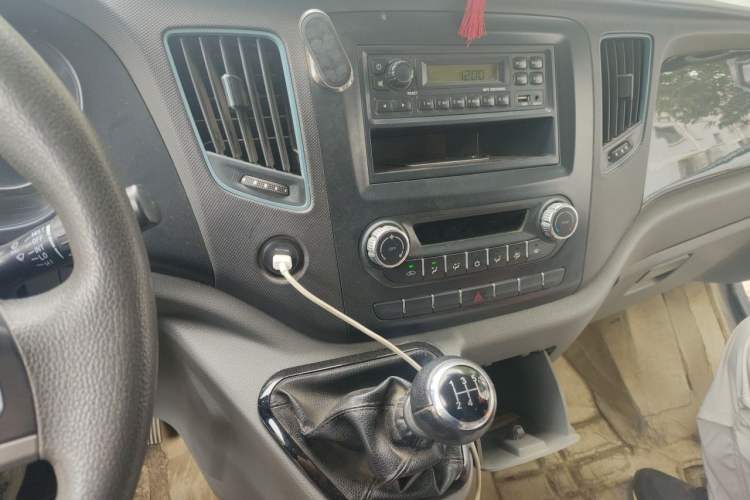 Used Foton Toano 2020 2.5T Manual Tongtu Short Wheelbase Mid-Roof 5/6-Seater 4J25TC3 Audio And AC Panel